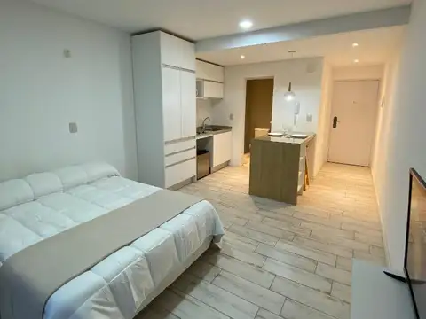 Pelegrini 4000, Piso 7°