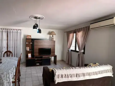 Casa en Venta en Barrio Jardín Luzuriaga, USD 90.000