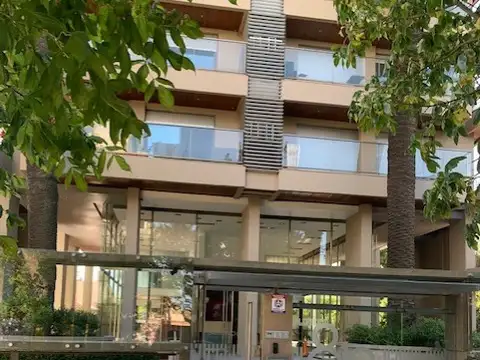 Excelente departamento de 4 ambientes tipo semipiso con 3 cocheras en Quilmes Centro
