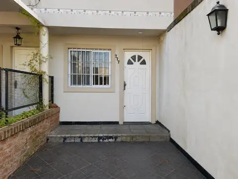 Depto Tipo Casa en Venta de 3 ambientes