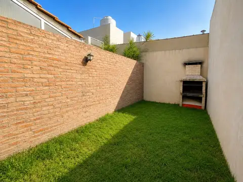 CASA 3 AMB C/COCHERA, JARDÍN, LAVADERO Y ALTILLO