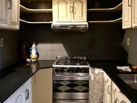Casa 9 ambientes con 3 baños