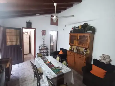 Casa 2 ambientes con 1 baño