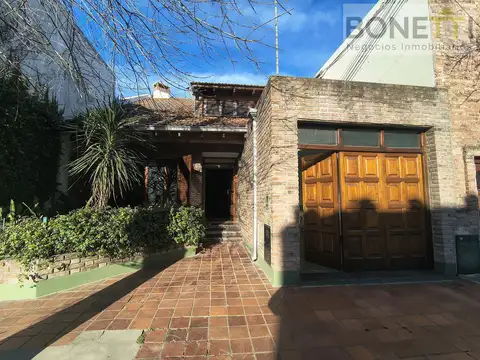 Casa de 3 dormitorios, garage y pileta en el centro de Mercedes