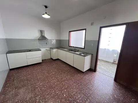 Alquiler PH de 3 ambientes con cochera en Quilmes Oeste