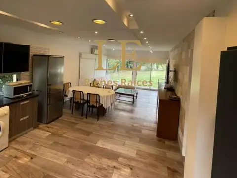 Casa en Venta con 3 cocheras