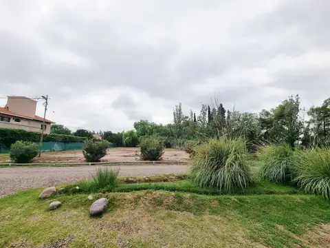LOTE 1373 m² - EN B° PRIVADO EN GUAYMALLEN