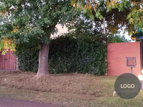 Los Nardos al 200. Barrio Real Casa quinta con pileta