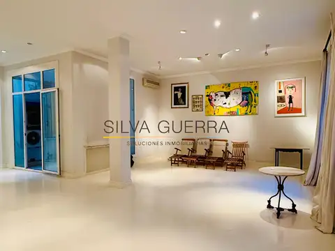 Exclusivo Departamento en Planta Baja de categoría con jardín