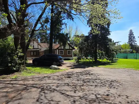 Casa en venta en Parque Leloir.