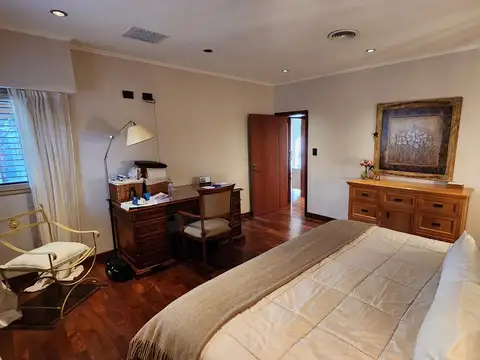 Casa de 4 Dormitorios en Venta en Alberdi