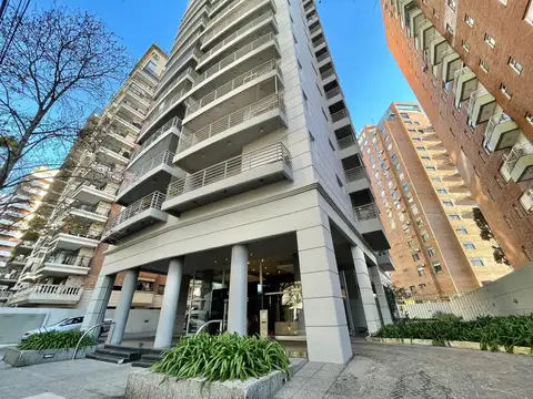 Espectacular departamento con cochera en alquiler, ubicado en Olivos con vista al Río.