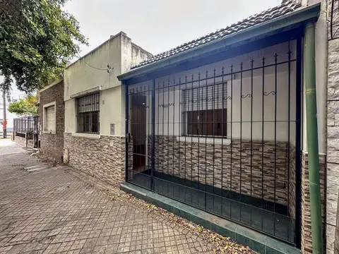 Venta Casa dos dormitorios. Saavedra y Corrientes. Rosario