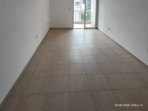 Monoambiente con cochera en alquiler - Zona residencial