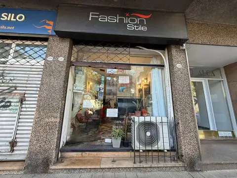 Local en Venta 64 años