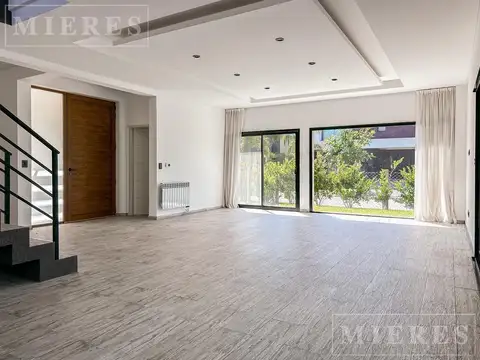 Casa 4 ambientes con 4 baños