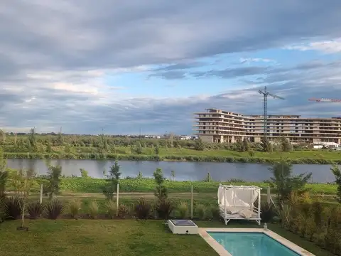 Casa 4 ambientes con 4 baños