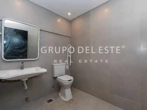 Galpon en Alquiler en Flores, USD 9.000