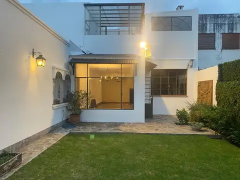 ALQUILER! Casa en zona Monumento a Guemes
