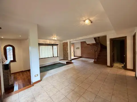 Casa 6 ambientes con 4 baños