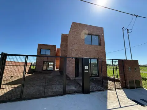 Venta casa dos dormitorios en Jardines de Esther