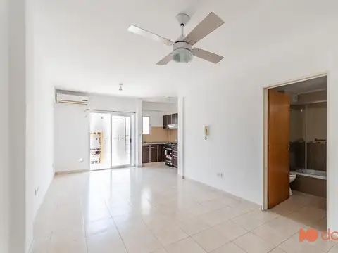 VENTA DEPARTAMENTO 2 AMBIENTES PARQUE AVELLANEDA BALCON
