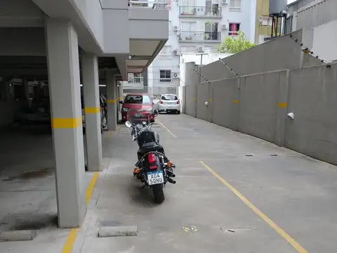 Cochera excelente ubicación en Olivos