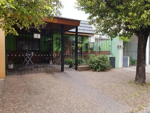 CASA PH EN VENTA TERRAZA Y QUINCHO VILLA LUZURIAGA