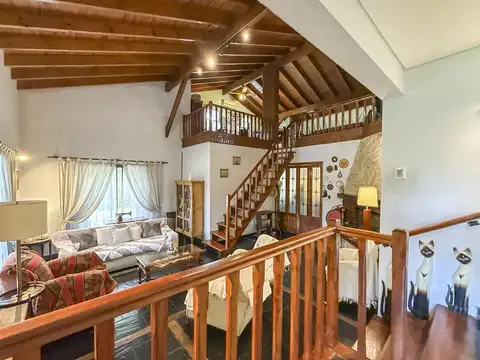 Casa en Venta con 2 cocheras