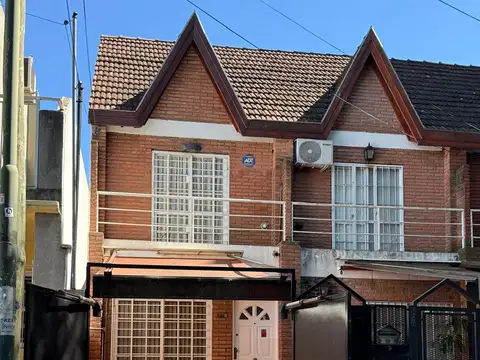 Muy lindo Duplex de 4 ambientes, con Patio, Pileta y cochera