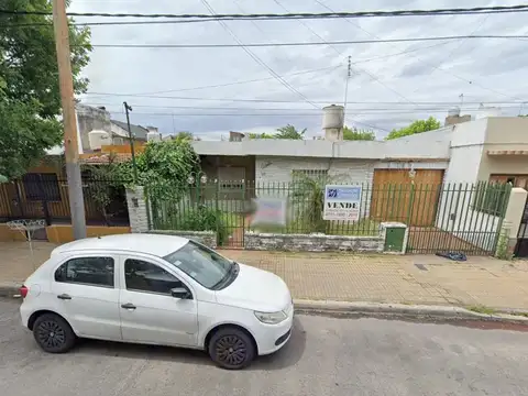En Venta en Caseros Casa de 3 Ambientes Zona Ex Peugeot Lote de 300 m² Cub 100 m F: 9522
