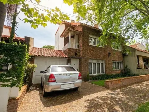 VENTA CHALET 4 AMB CON PILETA EN ADROGUE
