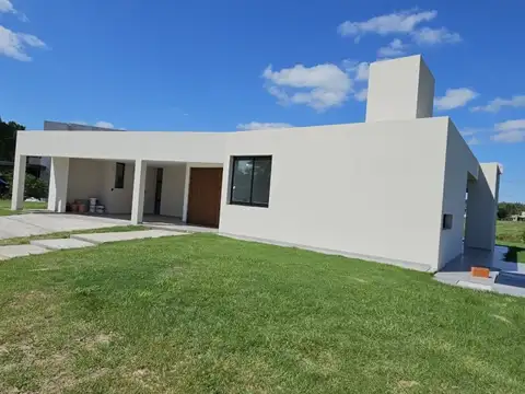 Casa 4 ambientes con 3 baños