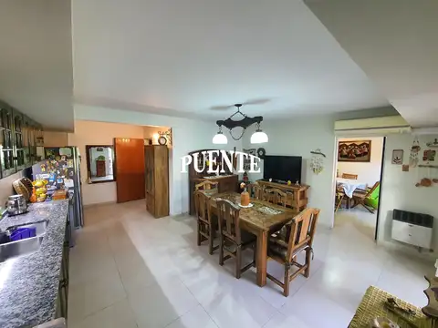 Casa en Venta con 3 cocheras