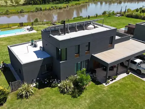 Casa en Venta con 2 cocheras