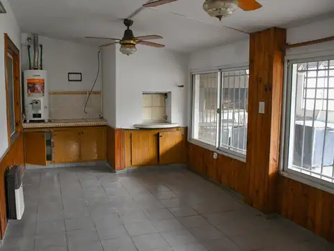 Casa 5 ambientes con 1 baño