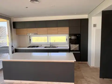Casa en Venta con 6 cocheras