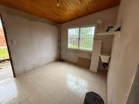 Casa 3 ambientes con 1 baño