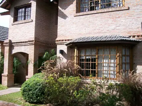 Casa en Green Hills.- COD 300