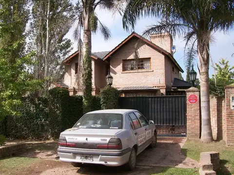 Casa 7 ambientes con 2 baños