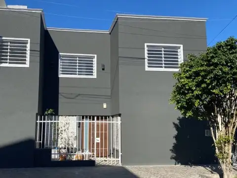 Venta : Tu Próxima Casa Te Espera – 5 Dormitorios, Quincho y Playroom Impecable