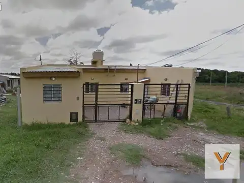 Casa Multifamiliar en venta - 2 Dormitorios 2 Baños - 351Mts2 - Lisandro Olmos