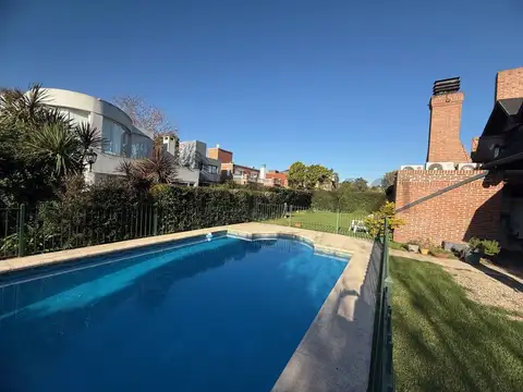 Casa en Venta con 4 cocheras