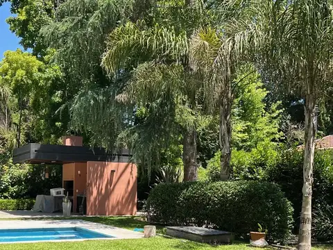 Casa en Venta con 3 cocheras