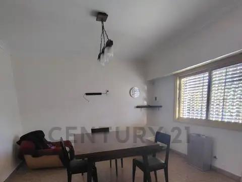 5 2300, Piso 0