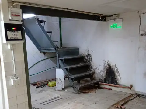 Avenida Directorio 1100, Piso PB