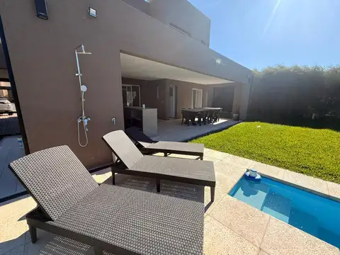 Casa Moderna en Haras Santa Maria 3 dorm Pileta climatizada