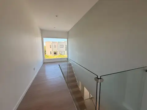 Casa 5 ambientes con 4 baños