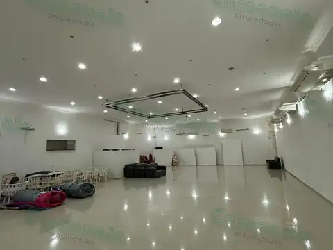 Local Comercia / Salón De Eventos En Alquiler Tapiales Centro