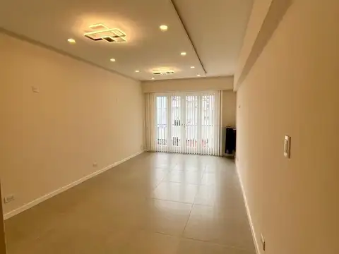 Venta Departamento 3 ambientes con Dependencia. Balcón al frente. Zona Centro